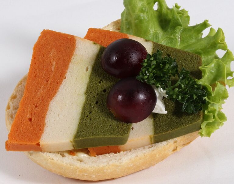 Halbe belegte Brötchen mit Terrine &amp;quot;Italia&amp;quot; - Hefter Partyservice