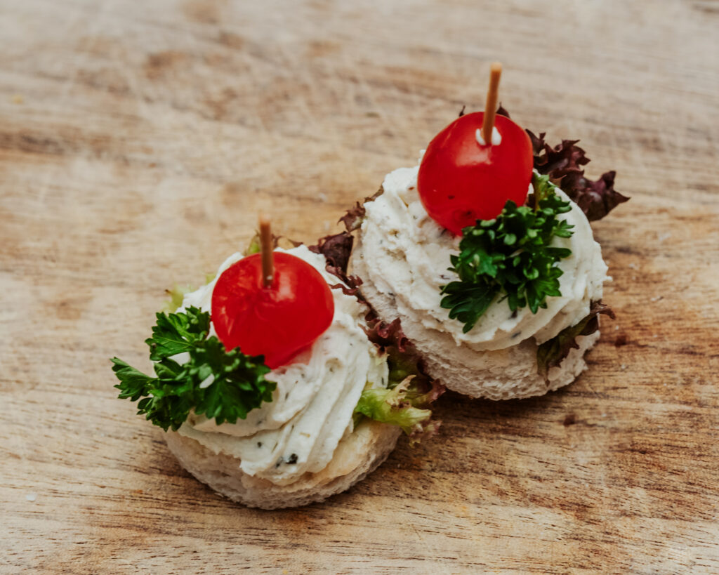 Diplomaten-Happen mit französischer Kräuter-Frischkäsecreme - Hefter ...