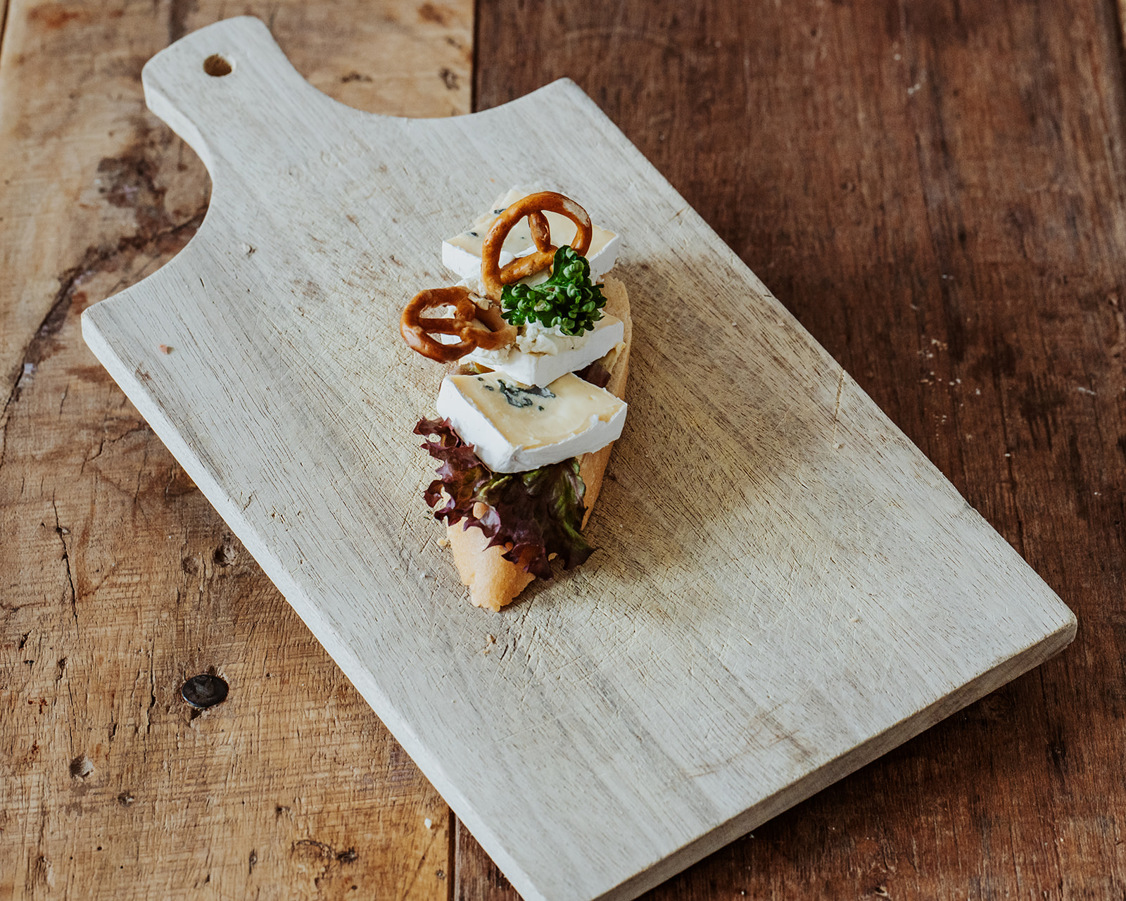 Cocktail-Schnitten mit Edelpilzkäse – Bild 3