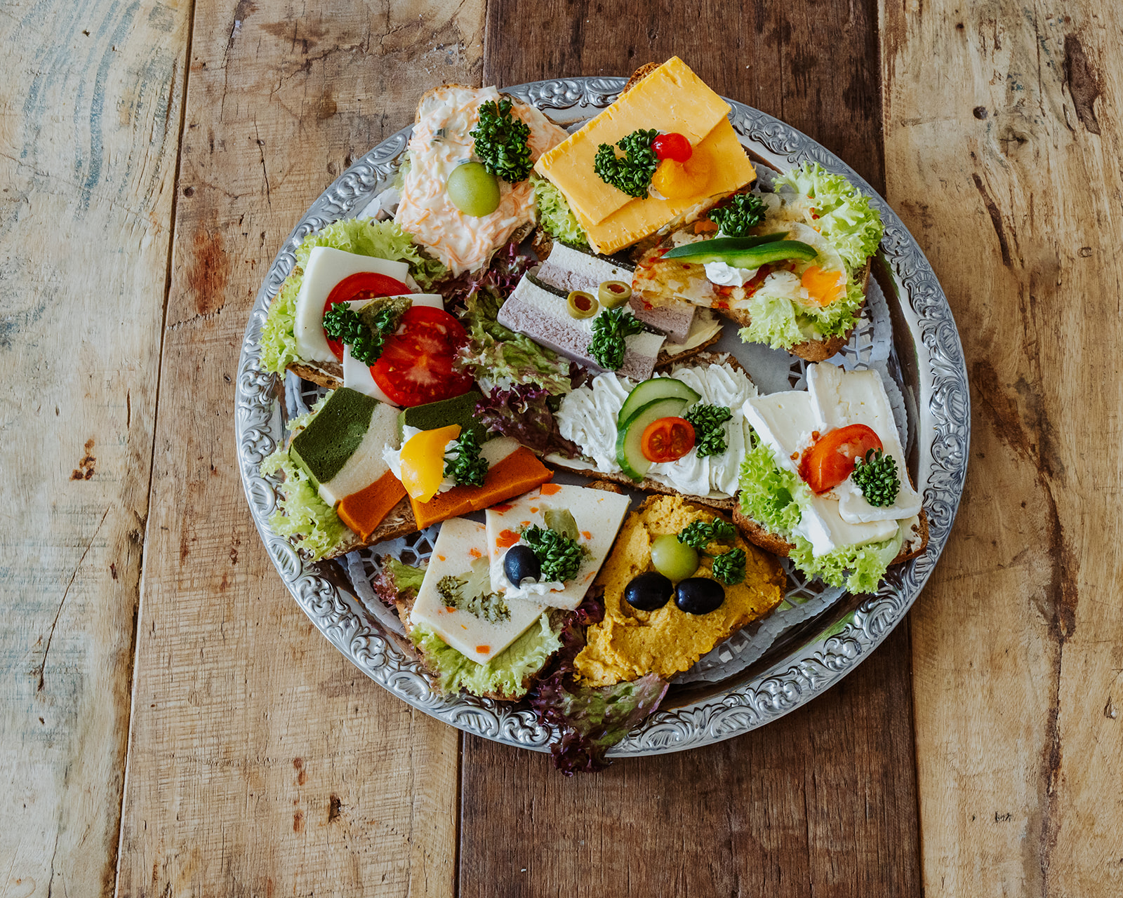 10 halbe belegte Brötchen vegetarisch, sortiert - Hefter Partyservice