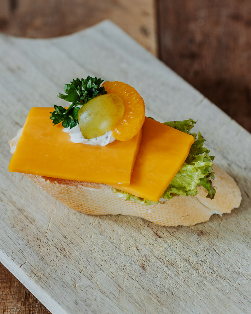 Vegetarische Canapés mit Cheddarkäse - Hefter Partyservice Vegetarische Canapés mit Cheddarkäse - Hefter Partyservice