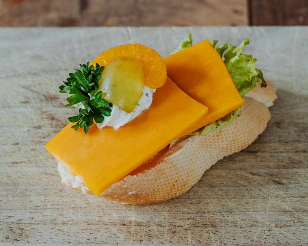 Vegetarische Canapés mit Cheddarkäse - Hefter Partyservice